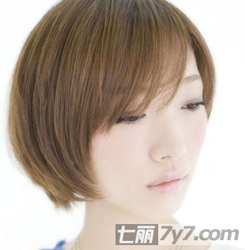 女生中性短发波波头发型(图片)  小编点评:柔顺的直发bob头也可以