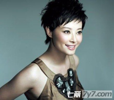 <em>准妈妈</em>袁立示范六款清爽帅气女生<em>短发发型</em>-短