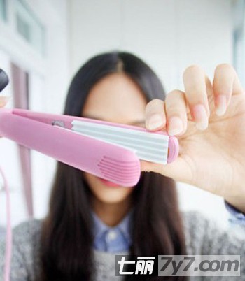 女生<em>头发太服帖</em>怎么办 推荐怎样才能让头顶头
