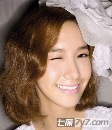 2013最新<em>韩式短卷发发型图片</em> 甜美时尚酷炫冬