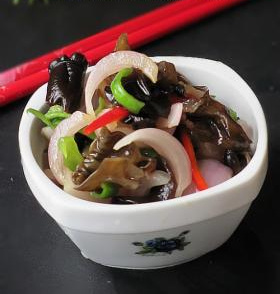 洋葱拌木耳