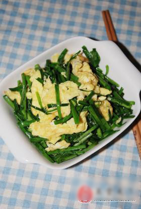 蒜苗炒鸡蛋
