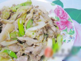 葱炒肘子