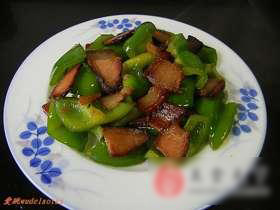 腊肉炒青椒