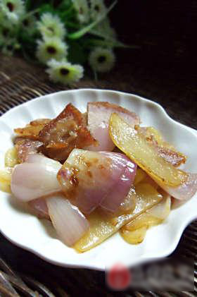土豆洋葱炒腊肉