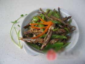 青椒熏香小鱼干