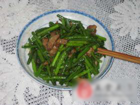 猪肉炒蒜苔