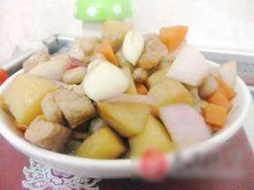 土豆花生烧肉