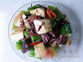 青椒豆干炒腊肉