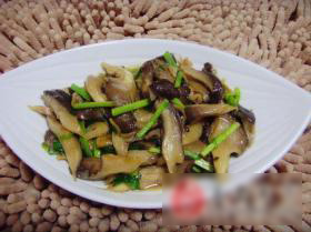 韭菜炒鲜蘑