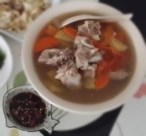 ABC汤（土豆番茄胡萝卜洋葱排骨汤）