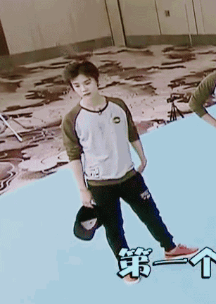 鹿晗帅不过三秒合集,鼻孔和旁边的张艺兴亮了